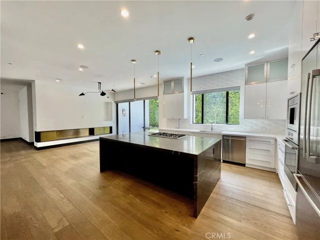1319 Sunset Plaza Drive, Los Angeles, CA 90069