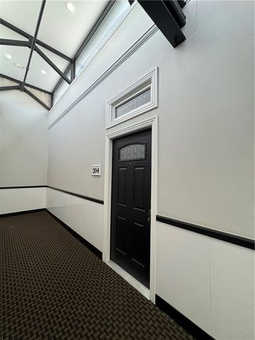 21 E Center Street, Fayetteville, AR 72701