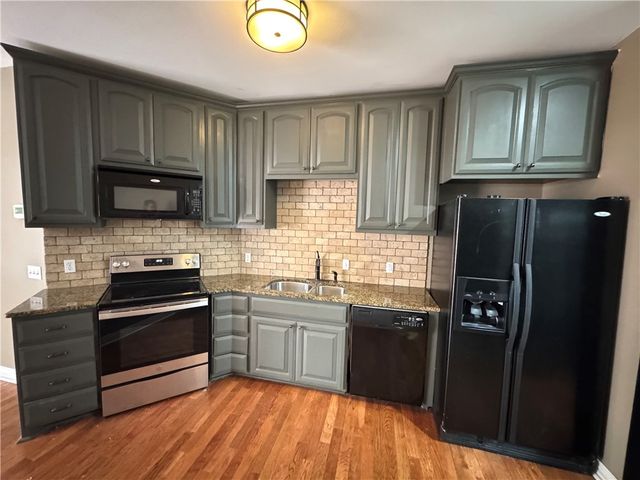 21 E Center Street, Fayetteville, AR 72701