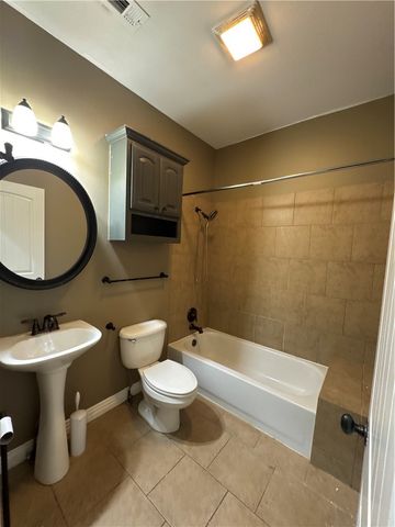 21 E Center Street, Fayetteville, AR 72701