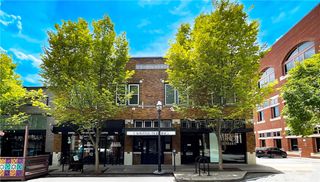 21 E Center Street, Fayetteville, AR 72701