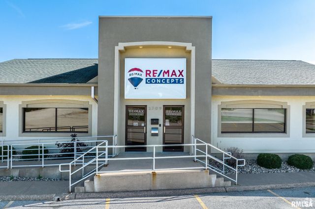 3709 N HARRISON Street, Davenport, IA 52806