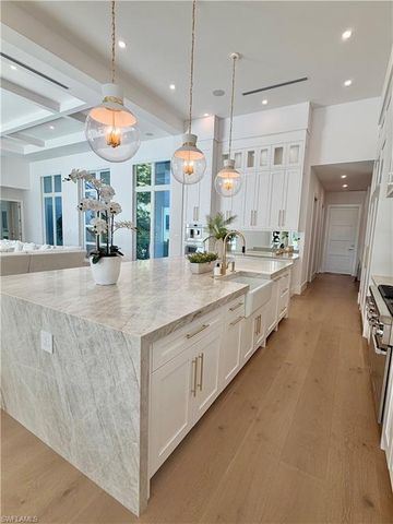 6824 Sable Ridge LN, Naples, FL 34109