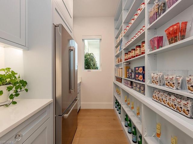 6824 Sable Ridge LN, Naples, FL 34109