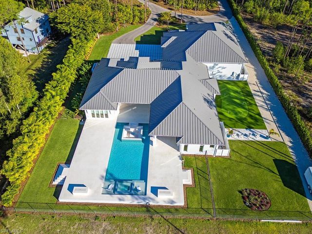 6824 Sable Ridge LN, Naples, FL 34109