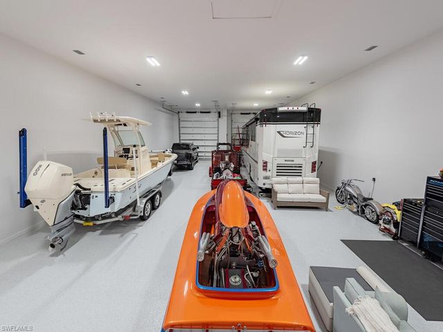 6824 Sable Ridge LN, Naples, FL 34109