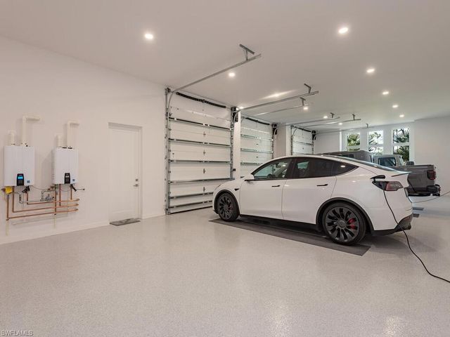 6824 Sable Ridge LN, Naples, FL 34109