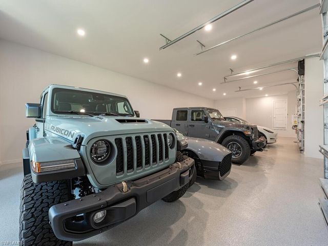 6824 Sable Ridge LN, Naples, FL 34109