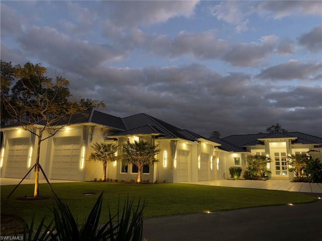 6824 Sable Ridge LN, Naples, FL 34109