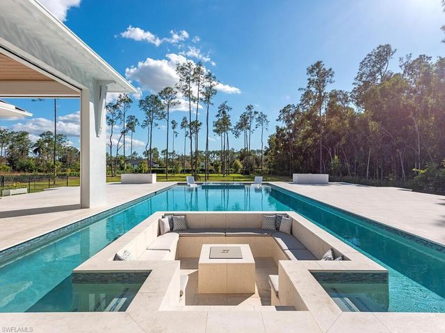 6824 Sable Ridge LN, Naples, FL 34109