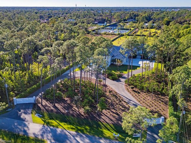 6824 Sable Ridge LN, Naples, FL 34109