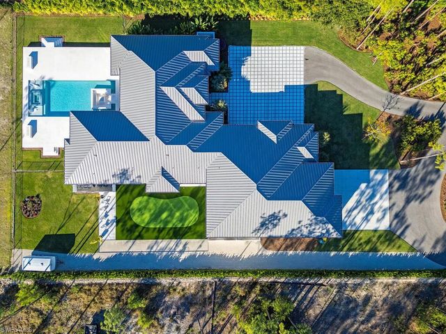 6824 Sable Ridge LN, Naples, FL 34109