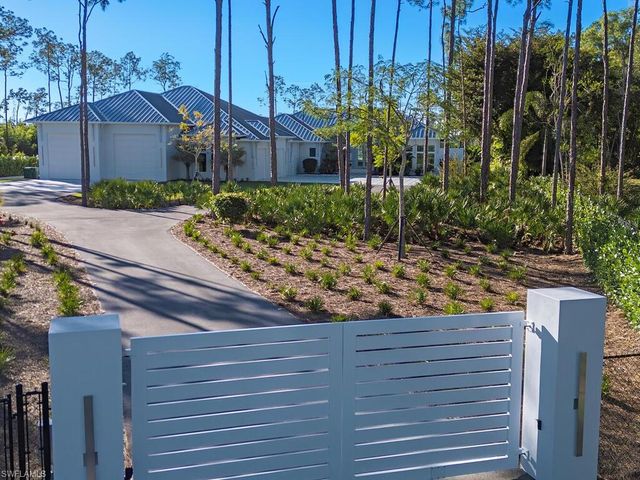 6824 Sable Ridge LN, Naples, FL 34109