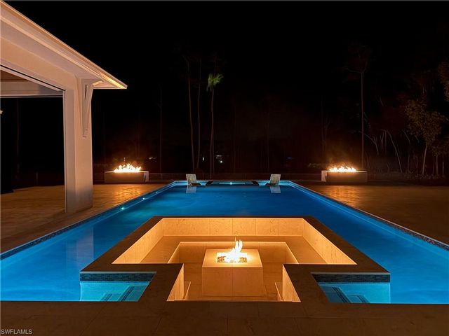 6824 Sable Ridge LN, Naples, FL 34109