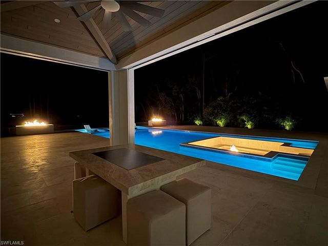 6824 Sable Ridge LN, Naples, FL 34109