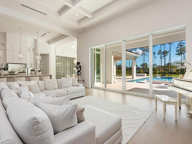 6824 Sable Ridge LN, Naples, FL 34109