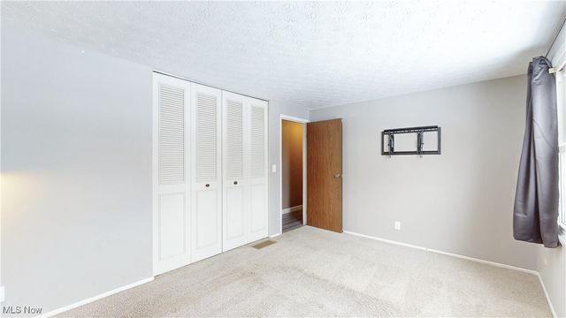 396 Hiwood Avenue, Munroe Falls, OH 44262