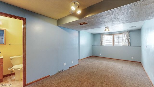 396 Hiwood Avenue, Munroe Falls, OH 44262