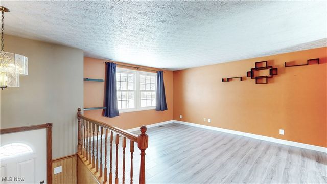 396 Hiwood Avenue, Munroe Falls, OH 44262