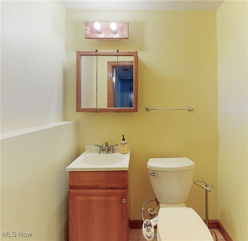 396 Hiwood Avenue, Munroe Falls, OH 44262