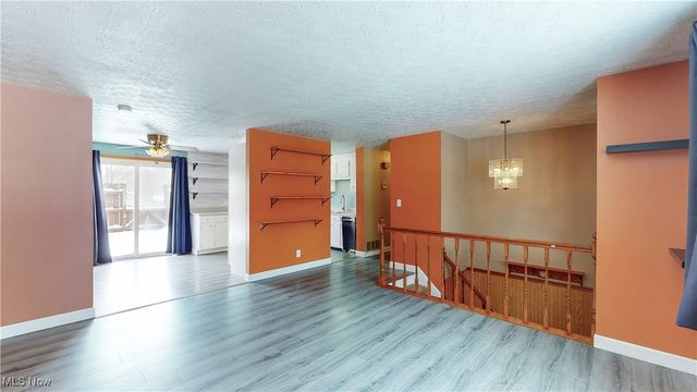 396 Hiwood Avenue, Munroe Falls, OH 44262