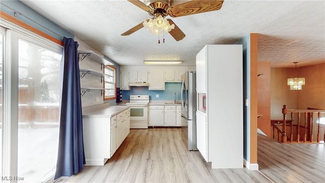 396 Hiwood Avenue, Munroe Falls, OH 44262