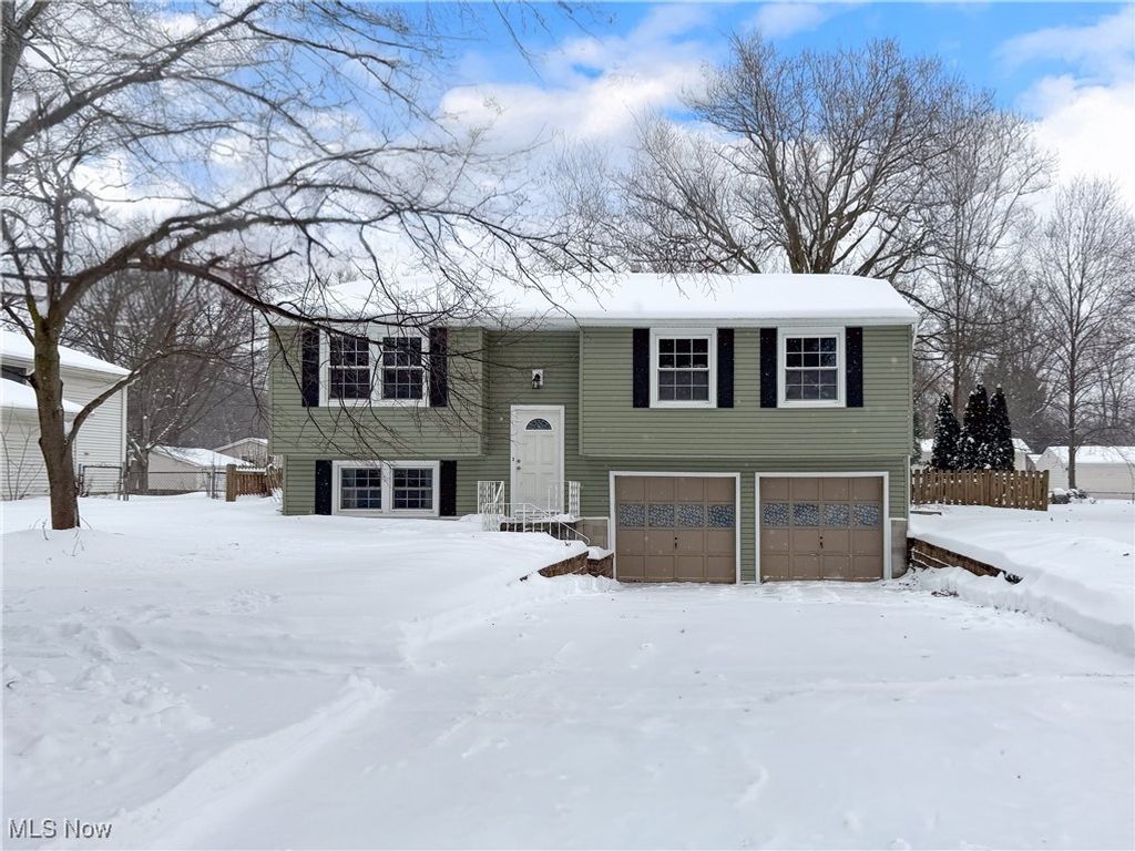 396 Hiwood Avenue, Munroe Falls, OH 44262