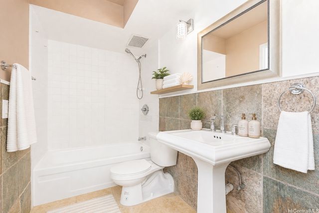 430 Keoniana Street 1305, Honolulu, HI 96815