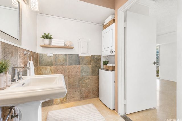 430 Keoniana Street 1305, Honolulu, HI 96815