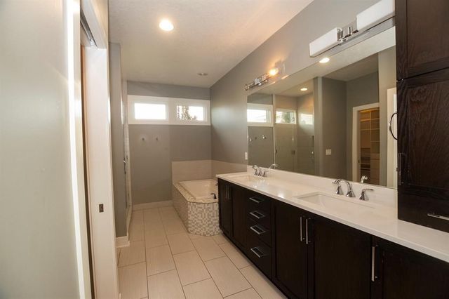 8310 Sky View Circle, West Des Moines, IA 50266