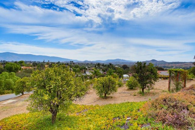 13427 Hilltop Place, Valley Center, CA 92082