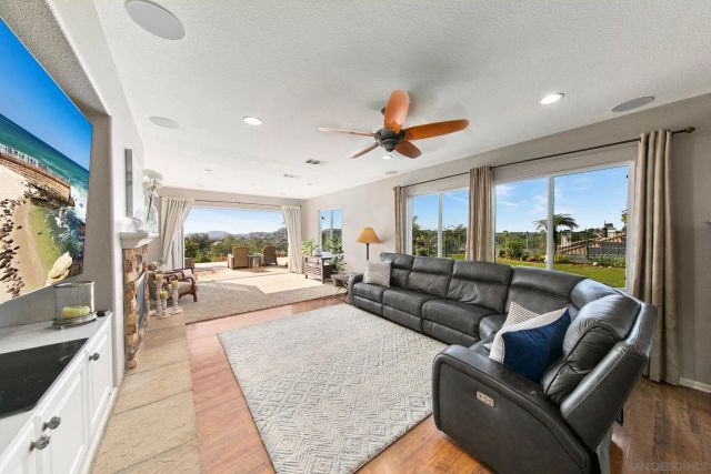 27869 Dogwood Gln, Escondido, CA 92026