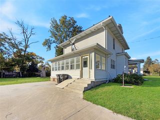 2906 Cambridge Street, Des Moines, IA 50313