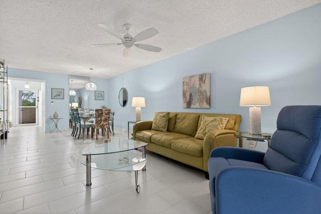 6080 NW 44th Street 214, Lauderhill, FL 33319