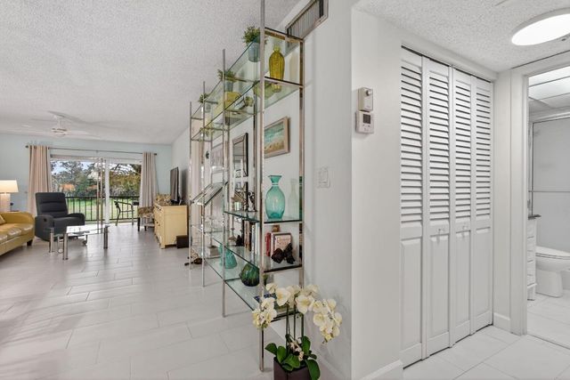 6080 NW 44th Street 214, Lauderhill, FL 33319