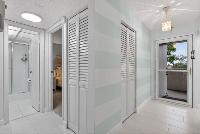 6080 NW 44th Street 214, Lauderhill, FL 33319