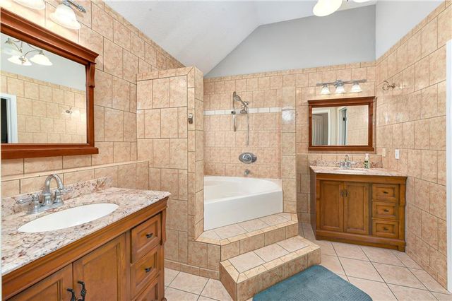 712 Rock Creek Drive, Lansing, KS 66043