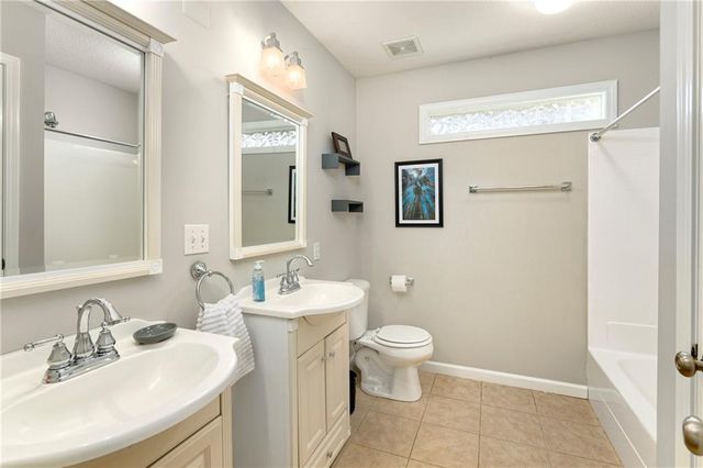 712 Rock Creek Drive, Lansing, KS 66043