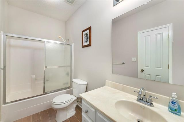 712 Rock Creek Drive, Lansing, KS 66043
