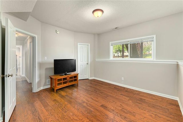 712 Rock Creek Drive, Lansing, KS 66043