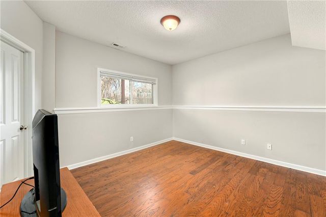 712 Rock Creek Drive, Lansing, KS 66043