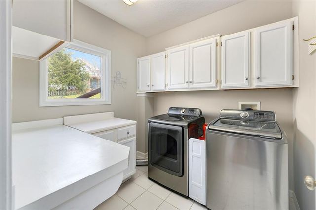 712 Rock Creek Drive, Lansing, KS 66043