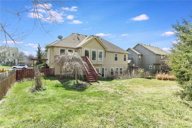 712 Rock Creek Drive, Lansing, KS 66043