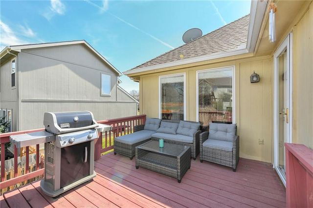 712 Rock Creek Drive, Lansing, KS 66043