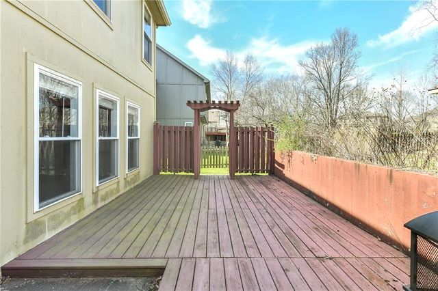 712 Rock Creek Drive, Lansing, KS 66043
