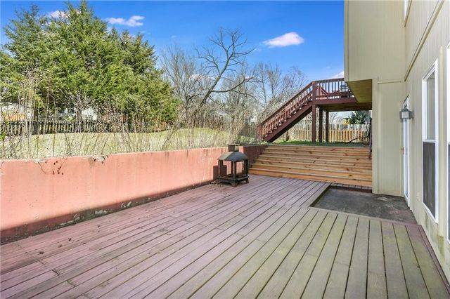 712 Rock Creek Drive, Lansing, KS 66043