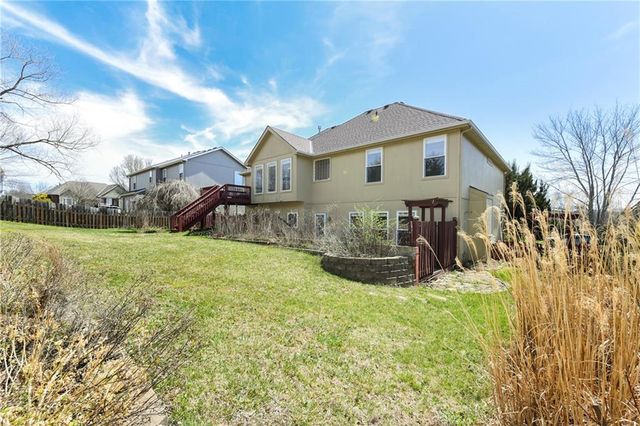 712 Rock Creek Drive, Lansing, KS 66043