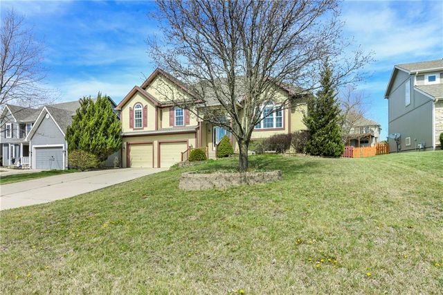 712 Rock Creek Drive, Lansing, KS 66043