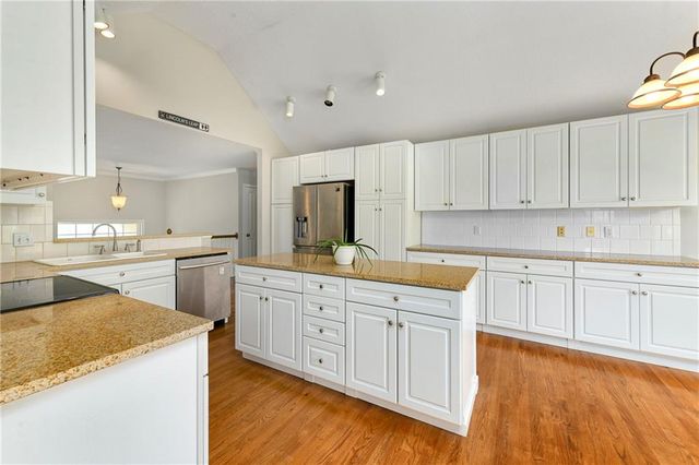 712 Rock Creek Drive, Lansing, KS 66043