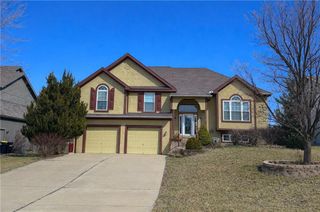 712 Rock Creek Drive, Lansing, KS 66043